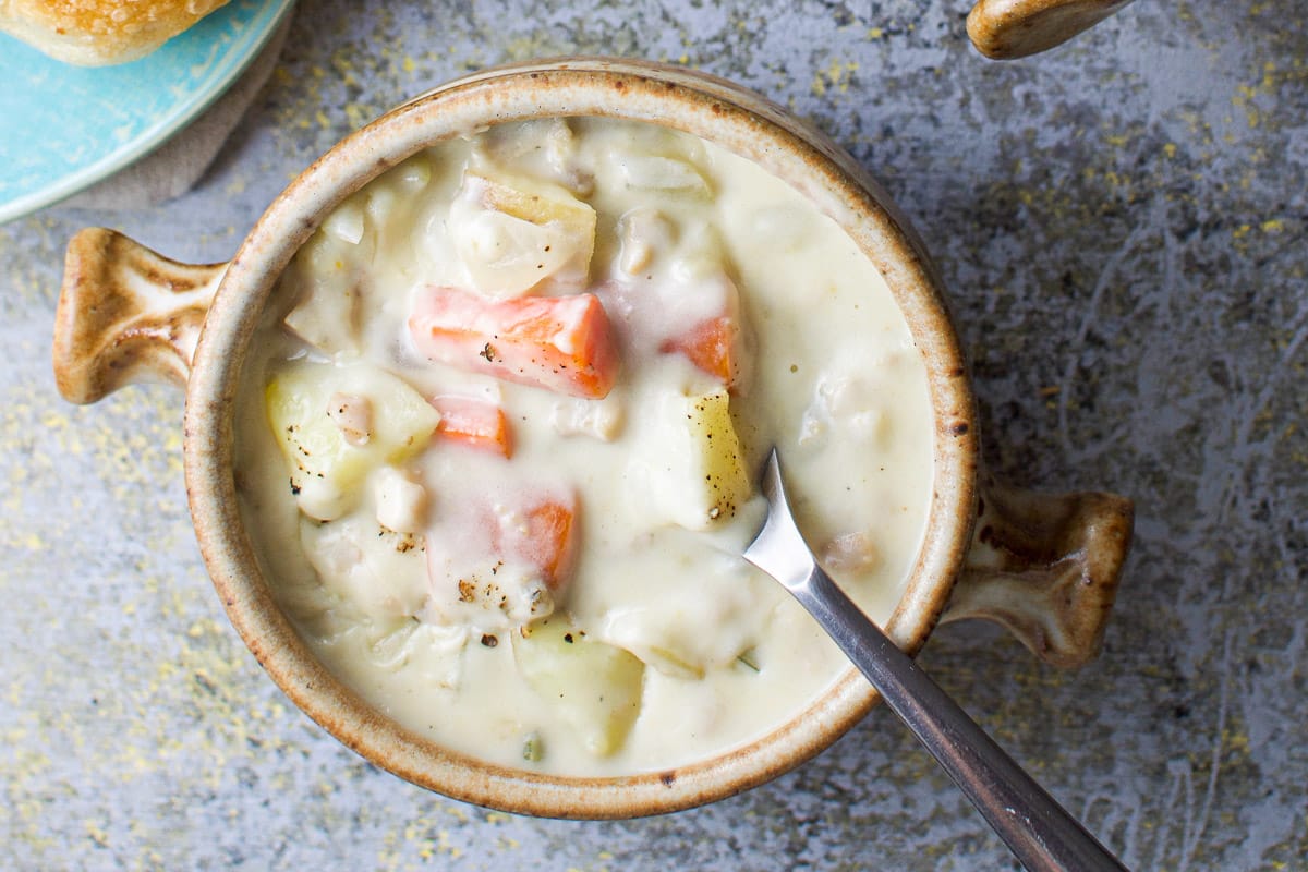 Easy New England Clam Chowder: From Canned Clams to Creamy Bowls